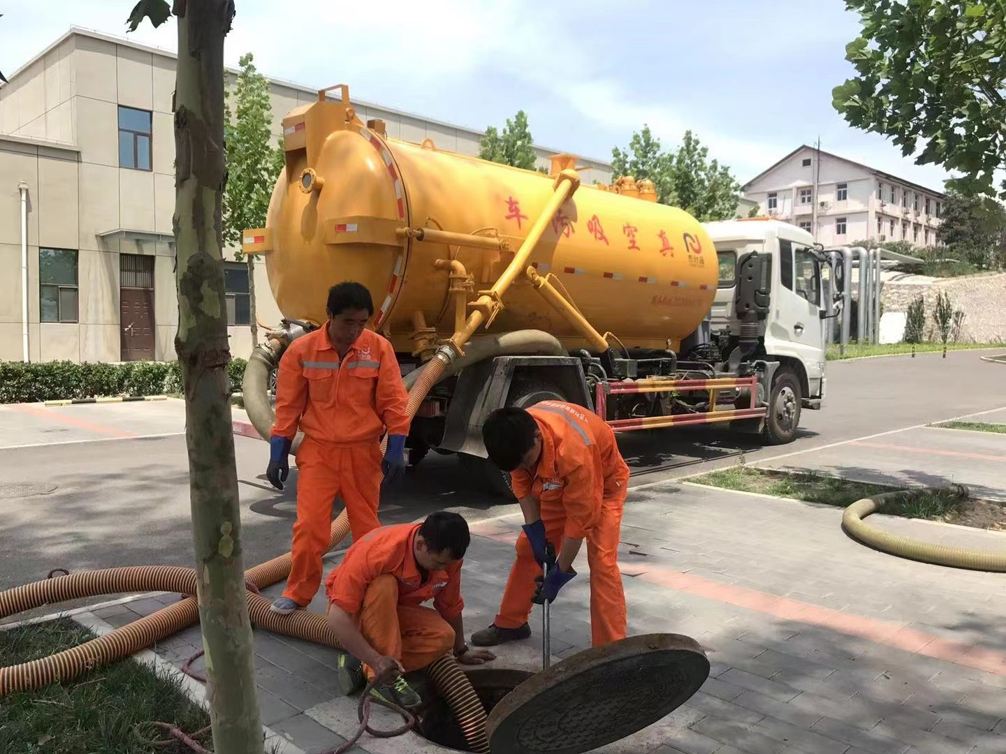 金水化粪池清理与5-8吨吸粪车施工效率分析